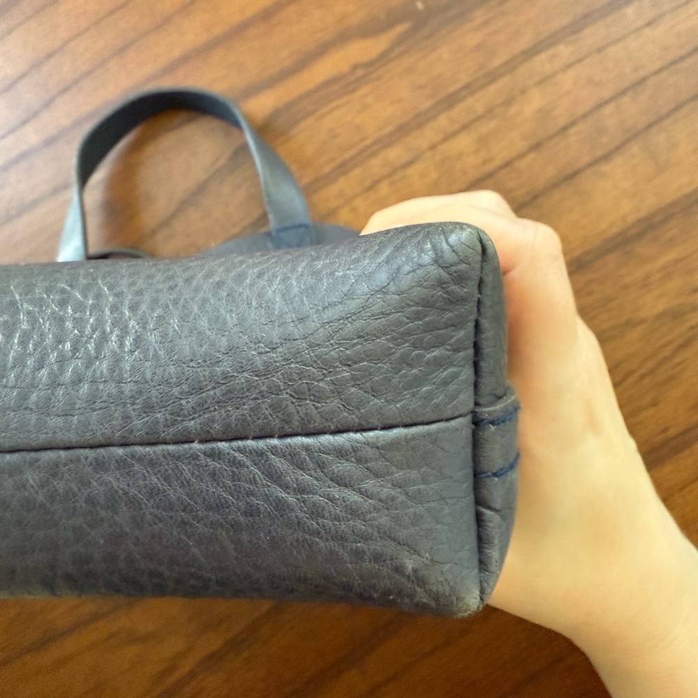 Madewell The Small Transport Crossbody 100% Leather in Deep Navy - Picture 9 of 15